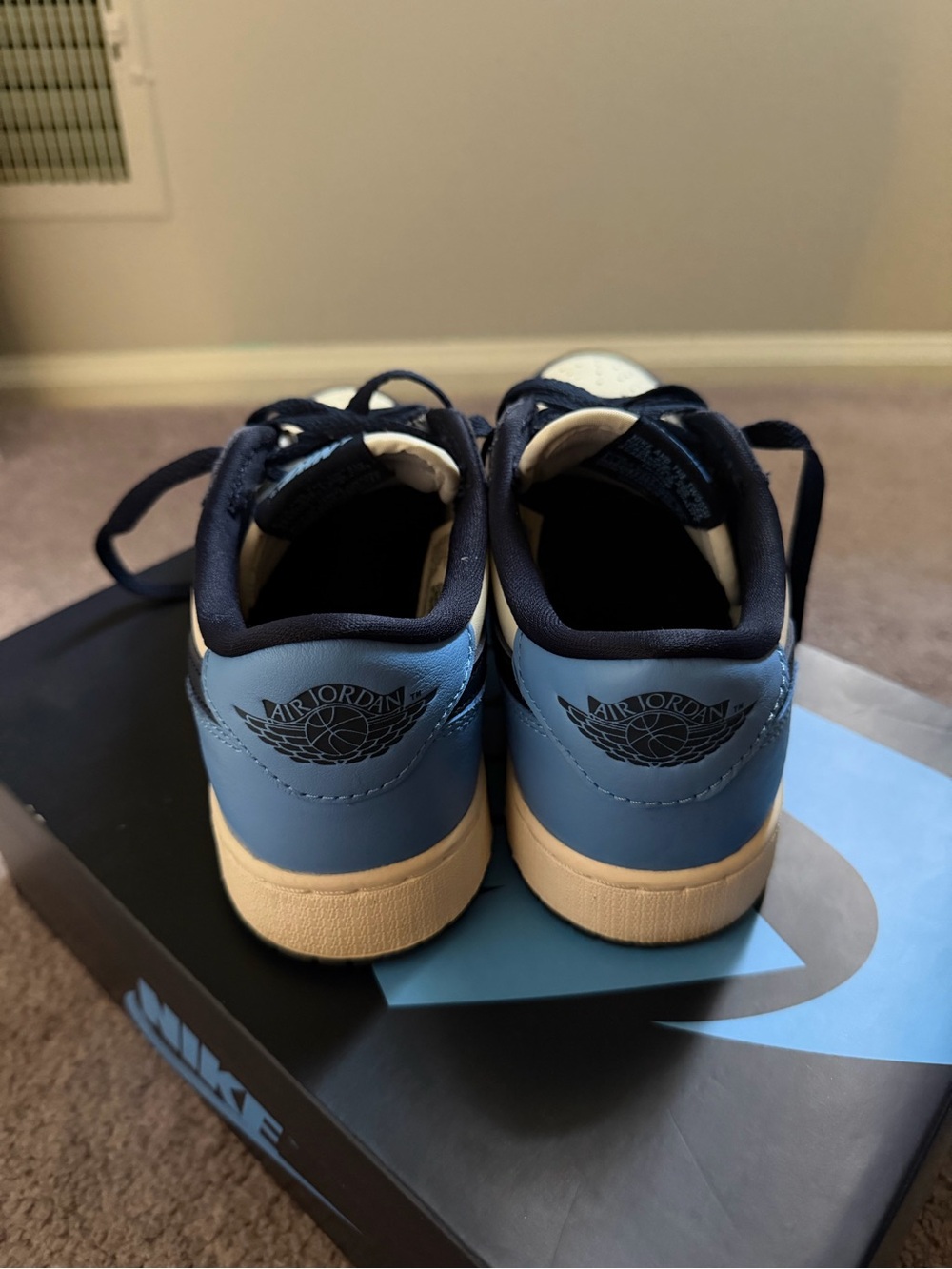 Nike Air Jordan 1 Retro Low-Top Sneakers in Navy and Cream - Picture 4 of 9